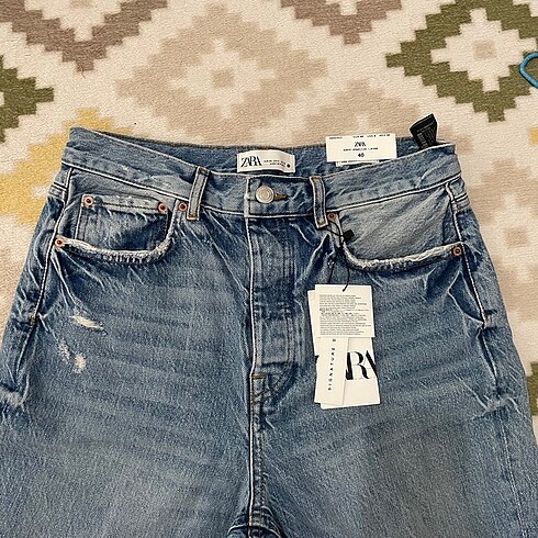 40 Beden mavi Renk Zara yırtık kot pantolon