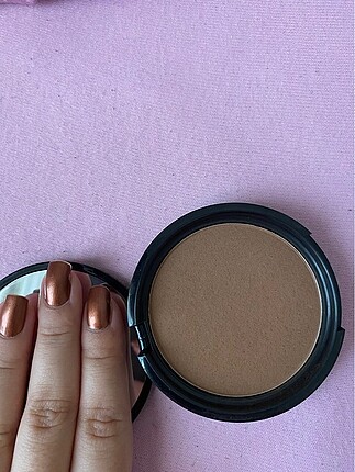 Beden Nyx bronzer