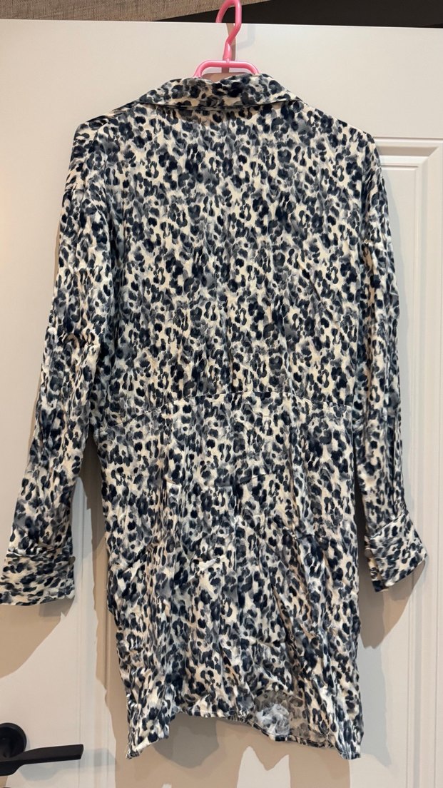 Stradivarius L beden Leopar Pamuk Saten Kruvaze Elbise - Görsel 4