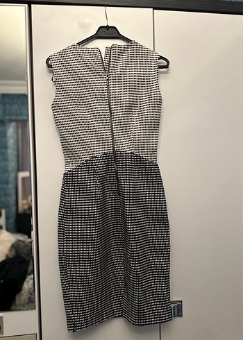 Kolsuz V Yaka Ekose Desenli Midi Kalem Elbise - Görsel 3