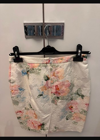 Dantel Detaylı Çiçek Desenli Mini Etek - Görsel 2