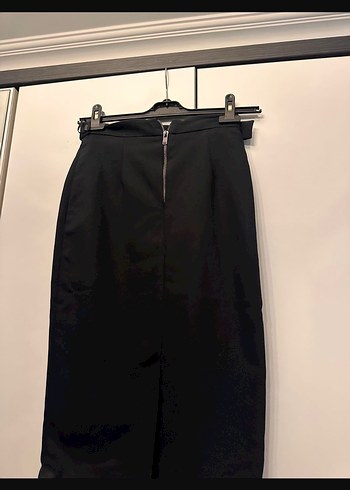 Kemer Detaylı Siyah Midi Kadın Etek - Görsel 2