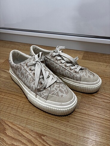 Zara sneaker