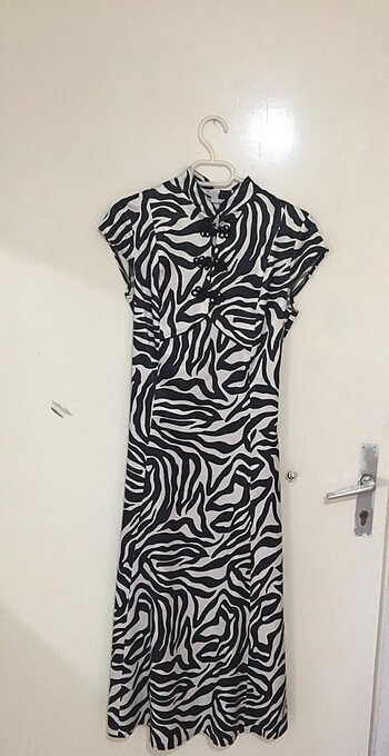 38 Beden Zebra Desenli Elbise