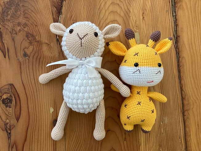 Amigurumi kuzu ve zürafa