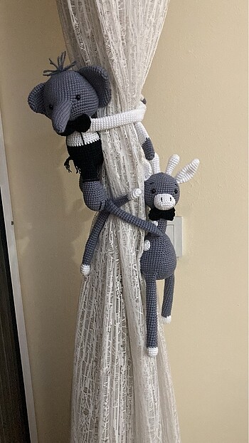 Beden Amigurumi perde tutucu