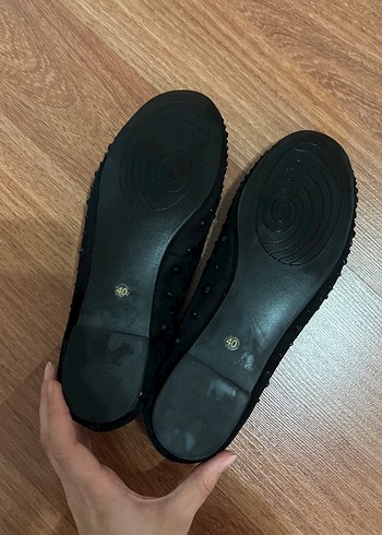 Siyah Boncuk Detaylı Dolgu Topuklu Kadın Babet - Görsel 5