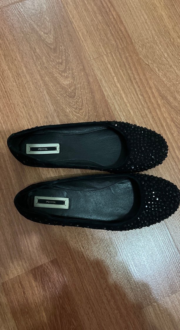 Siyah Boncuk Detaylı Dolgu Topuklu Kadın Babet - Görsel 4