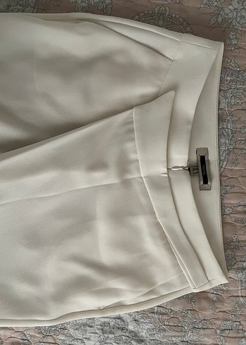 Düğmeli Beyaz Midi Kadın Kumaş Pantolon - Görsel 2