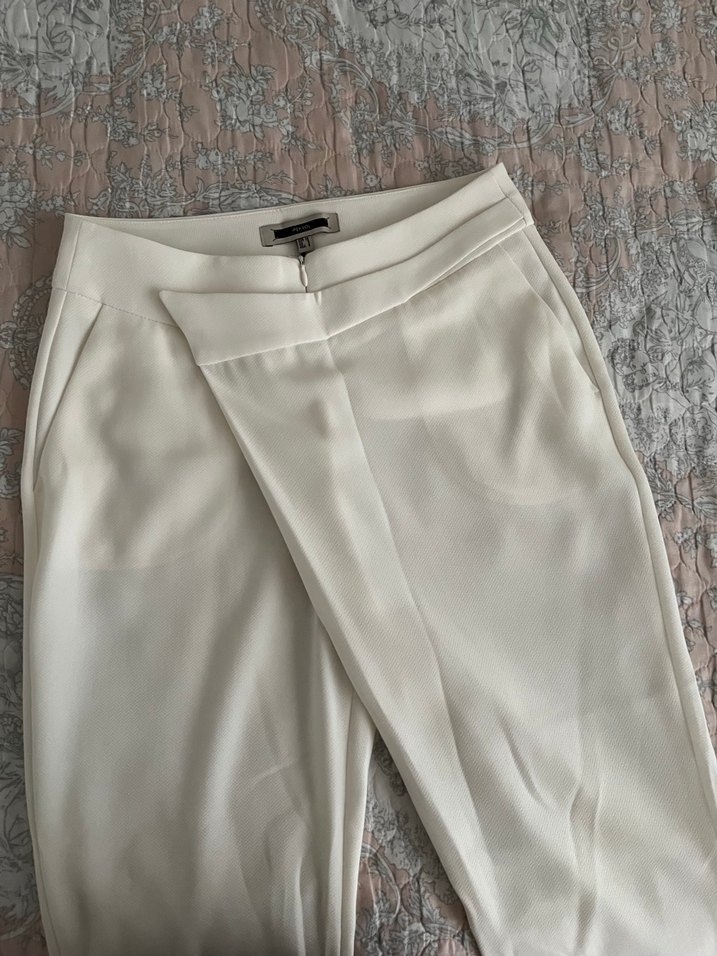 Düğmeli Beyaz Midi Kadın Kumaş Pantolon - Görsel 4