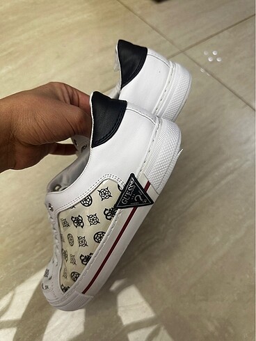 38 Beden beyaz Renk Guess