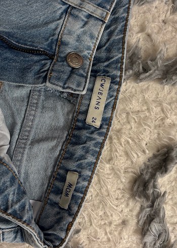 Yırtık jean - Görsel 4