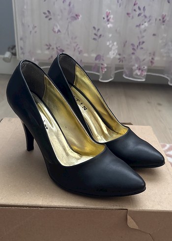 Siyah Stiletto Topuklu Klasik Kadın Ayakkabı