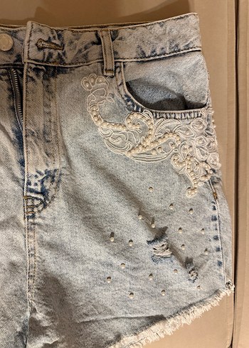 Dantel Detaylı Nakışlı Kadın Mini Denim Şort - Görsel 3