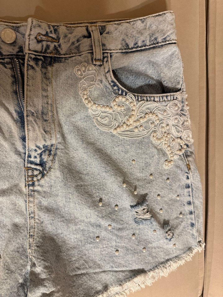 Dantel Detaylı Nakışlı Kadın Mini Denim Şort - Görsel 3