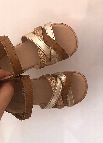 22 Beden çeşitli Renk H&M Taba&Gold detaylı Şık Sandalet