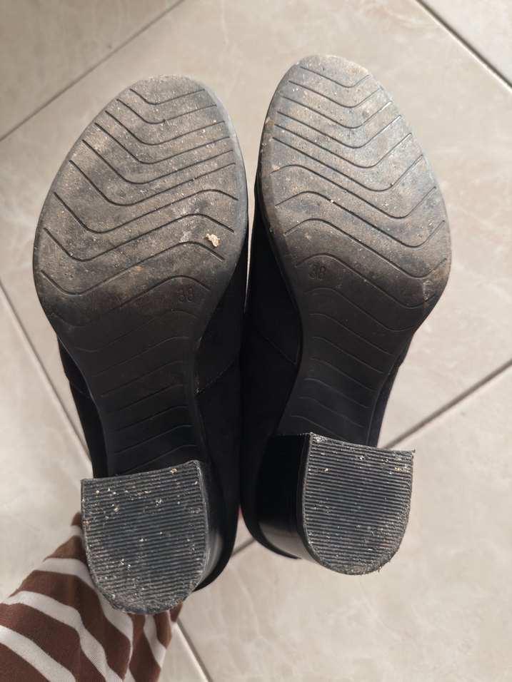 Siyah Süet Blok Topuklu Kadın Bot - Görsel 2