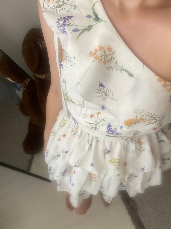 Beyaz Çiçekli Volanlı Elbise - Görsel 3