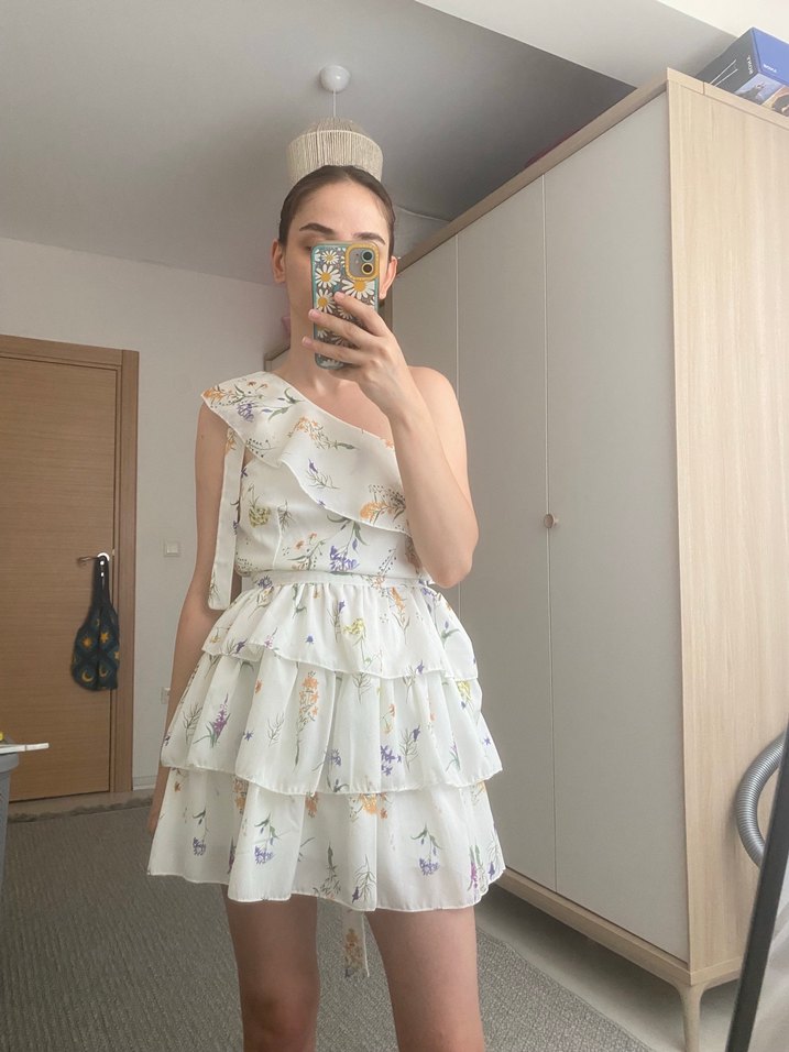 Beyaz Çiçekli Volanlı Elbise - Görsel 2