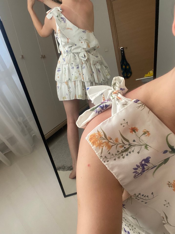 Beyaz Çiçekli Volanlı Elbise - Görsel 4