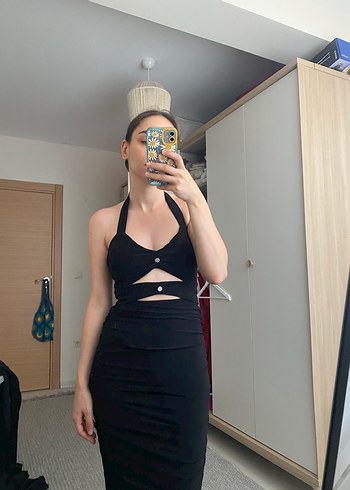 34 Beden Siyah V Yakalı Midi Strappy Elbise