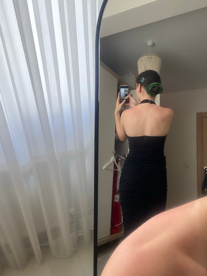 Siyah V Yakalı Midi Strappy Elbise - Görsel 4