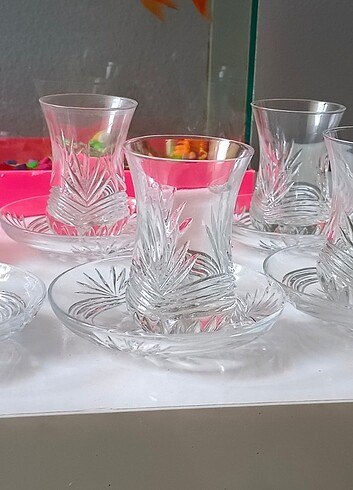 12 adet kristal çay bardağı ve tabağı