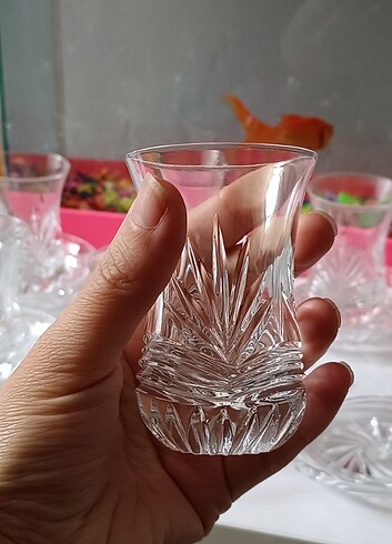 Beden 12 adet kristal çay bardağı ve tabağı