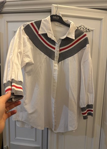 Düğmeli Beyaz Pamuklu Uzun Kollu Gömlek - Görsel 2