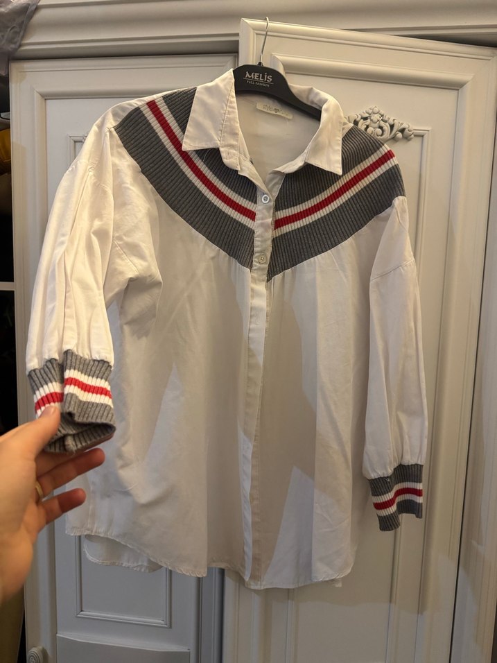 Düğmeli Beyaz Pamuklu Uzun Kollu Gömlek - Görsel 2