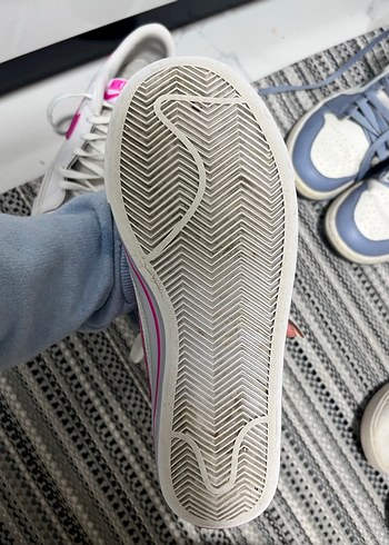 Nike Beyaz-Pembe Bağcıklı Spor Ayakkabı - Görsel 10