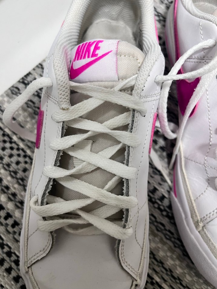 Nike Beyaz-Pembe Bağcıklı Spor Ayakkabı - Görsel 3