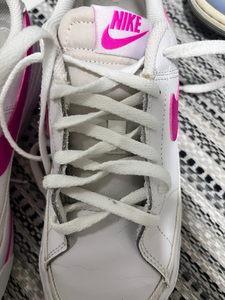 Nike Beyaz-Pembe Bağcıklı Spor Ayakkabı - Görsel 4