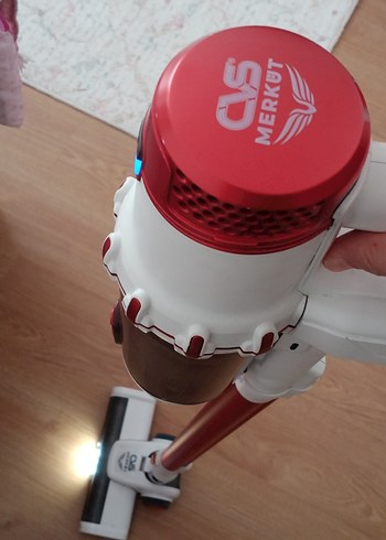 Kırmızı Renkli Kablosuz Elektrikli Süpürge