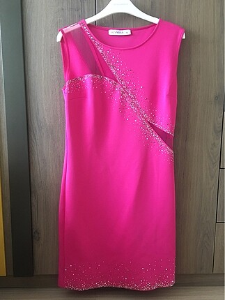 Pembe elbise
