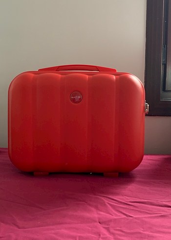 Parlak Kırmızı Minimalist makyaj Valizi