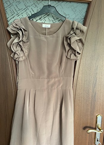 36 Beden Bej Midi Elbise, Fırfır Detaylı, Kolsuz