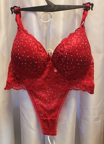 Victoria s Secret Kırmızı Destekli Sütyen Takımı 