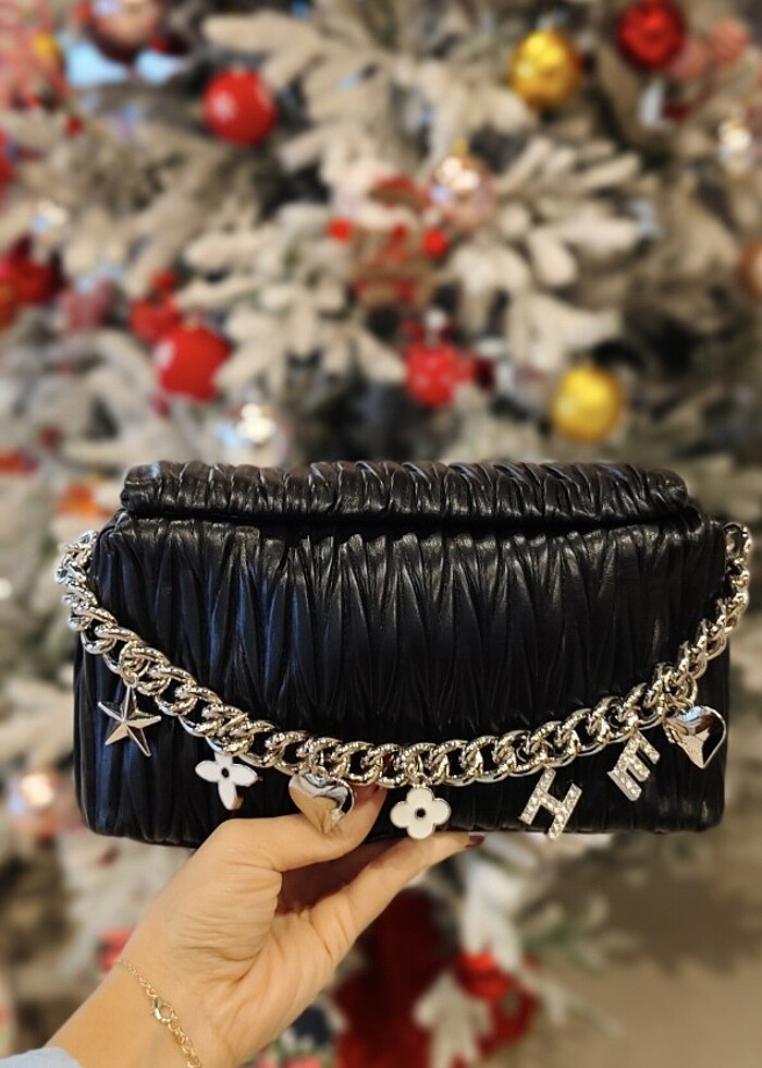 ORJİNAL marka tasarım siyah charmlı çanta  - Görsel 2