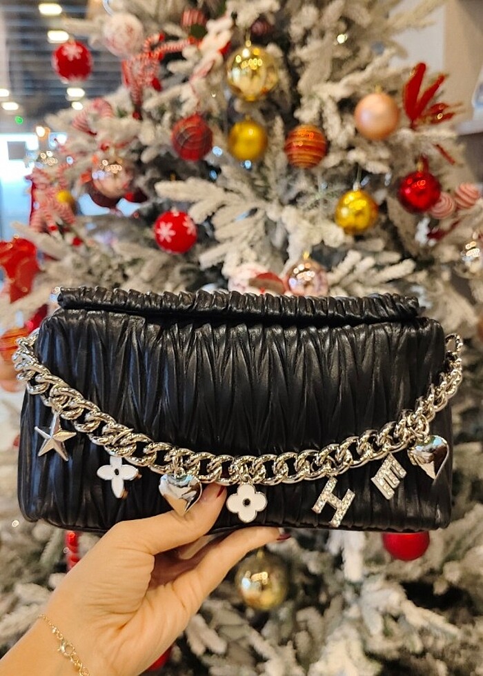 ORJİNAL marka tasarım siyah charmlı çanta  - Görsel 3