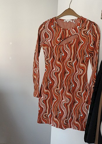 Uzun Kollu Kahverengi Batik Desenli Triko Elbise