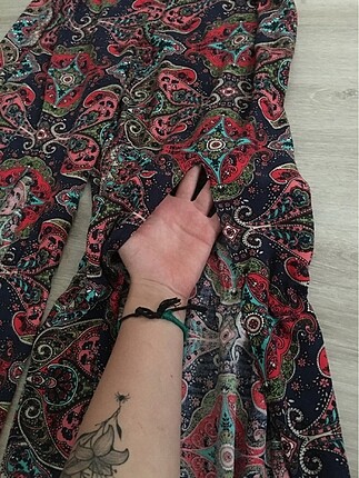 Mango desenli yırtmaçlı bol pantolon