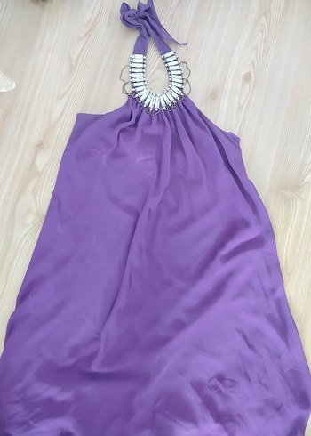 Mor boyundan baglamalı elbise