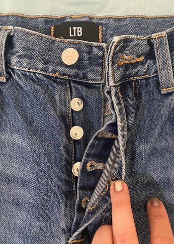 29 Beden Düğmeli Koyu Mavi Kadın Denim Pantolon