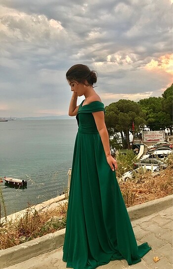 zümrüt yeşili abiye