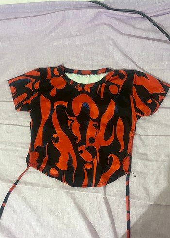 Kırmızı Bağcıklı Batik Desenli Crop Top