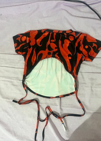 Trendyol & Milla Kırmızı Bağcıklı Batik Desenli Crop Top