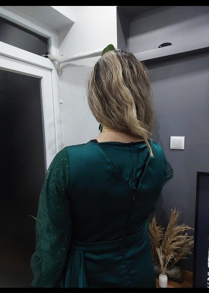 Yeşil saten abiye  - Görsel 3