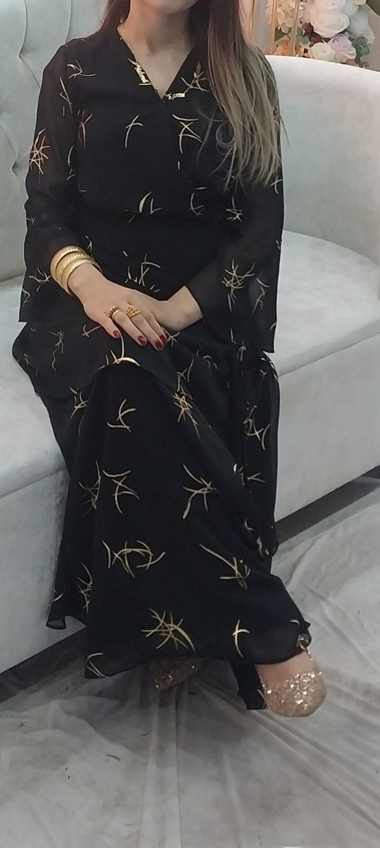 Siyah Altın Desenli Uzun Drapeli Elbise - Görsel 2