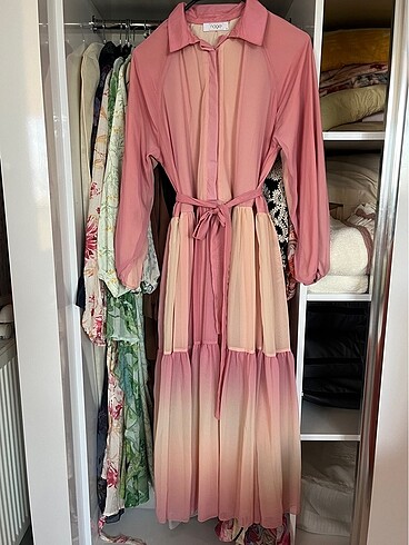 Pembe Elbise